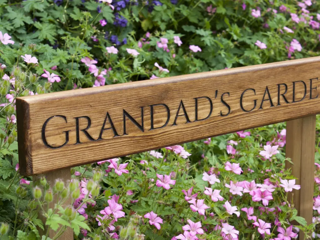 Create a Personalized Garden Sign for your dad